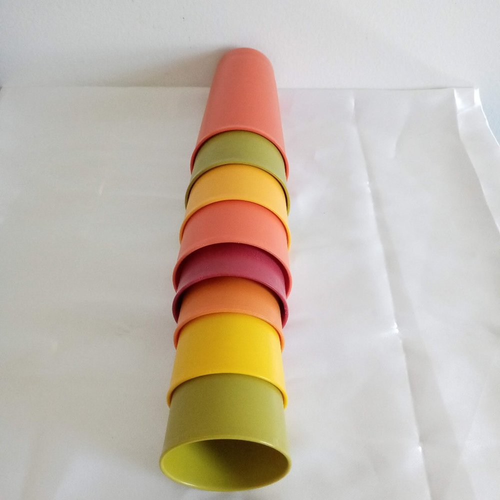 Eight Tupperware Cups Vintage Different Sizes & Colors - Picture 15 of 16
